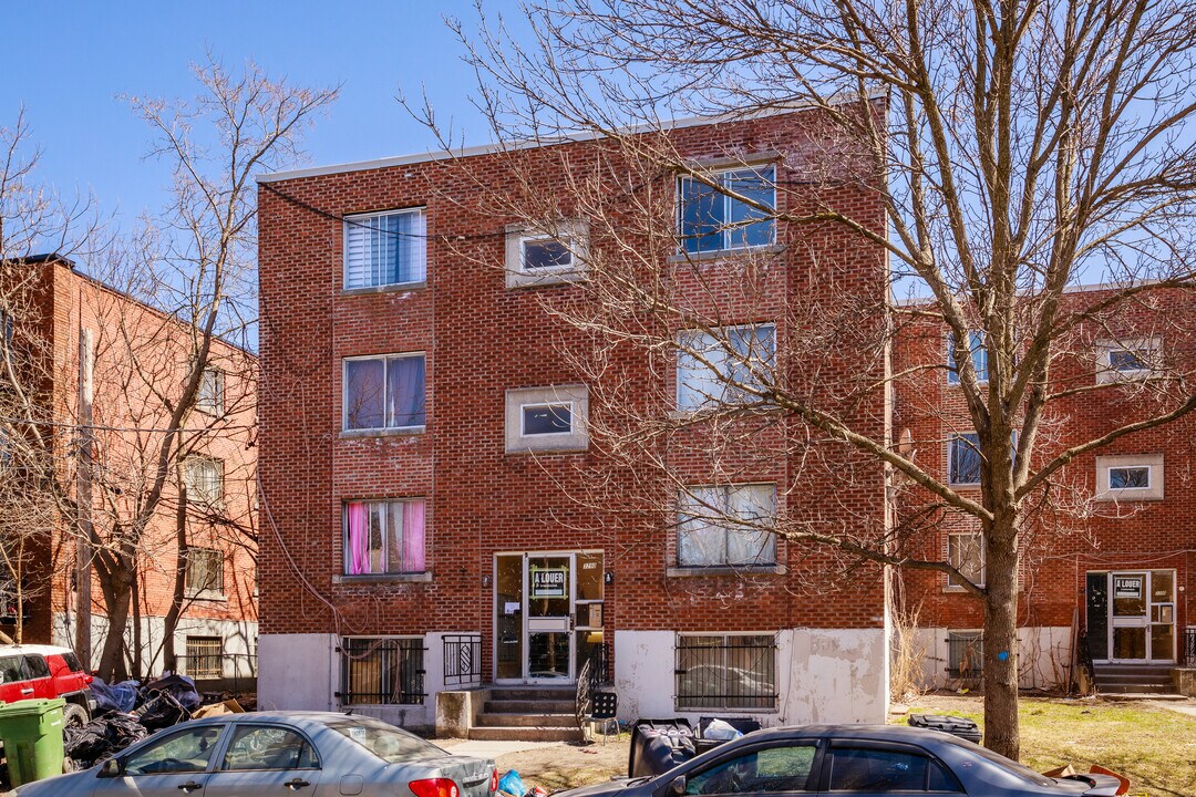 3290 Goyer Rue in Montréal, QC - Building Photo