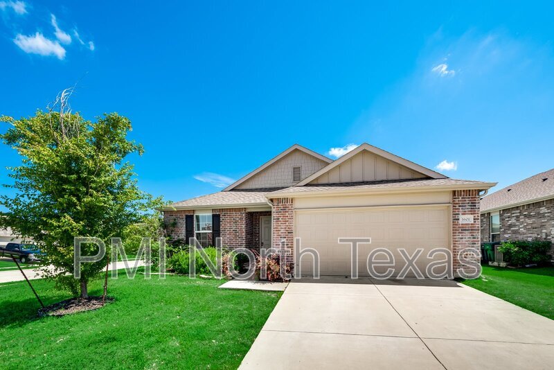 1601 Megan Creek Dr in Little Elm, TX - Building Photo