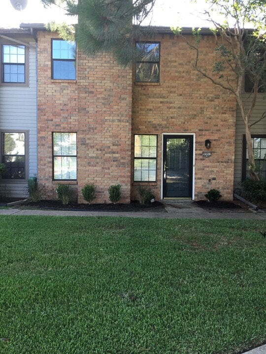 9991 Smugglers Cove in Shreveport, LA - Building Photo