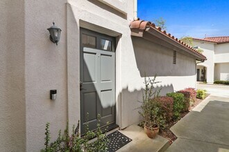 16 Vía Entrada in Rancho Santa Margarita, CA - Building Photo - Building Photo
