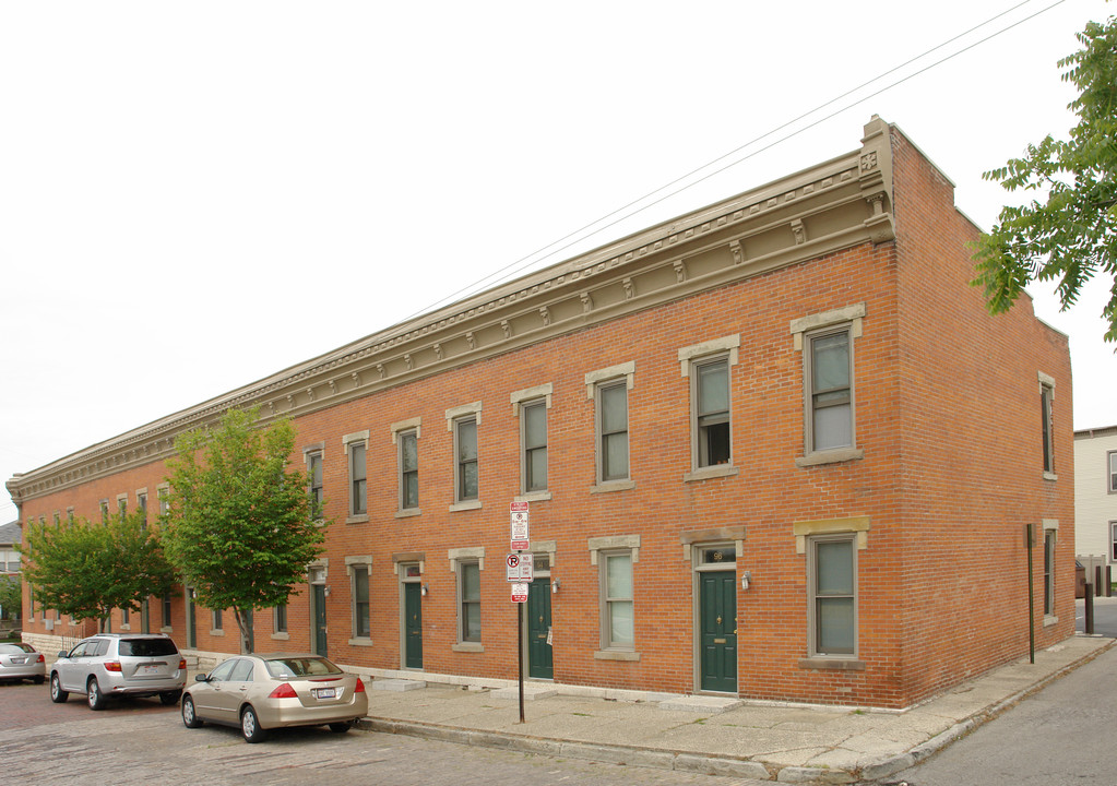 82-96 E Russell St in Columbus, OH - Building Photo