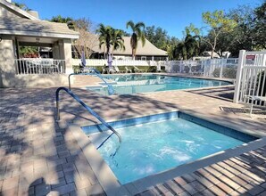 476 Santa Cruz Plz NE, Unit F in St. Petersburg, FL - Building Photo - Building Photo