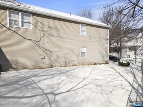 17 Holsman St in Paterson, NJ - Foto de edificio - Building Photo