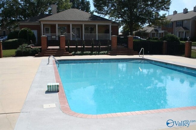 21938 Williamsburg Dr in Athens, AL - Foto de edificio - Building Photo