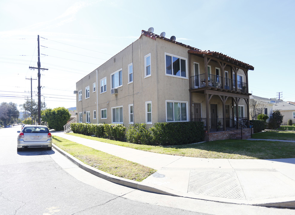 800-802 W Glenoaks Blvd in Glendale, CA - Building Photo