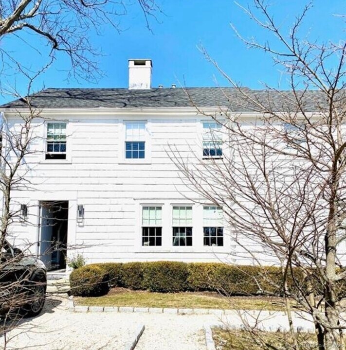 12 Murvon Ct in Westport, CT - Building Photo