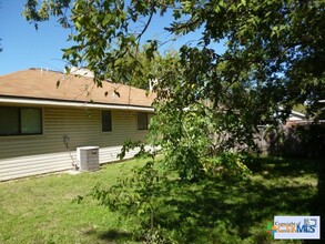 610 Frostwood Dr in New Braunfels, TX - Building Photo - Building Photo