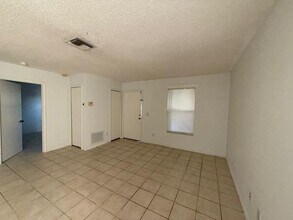 9822 Piney Point Cir in Orlando, FL - Building Photo - Building Photo