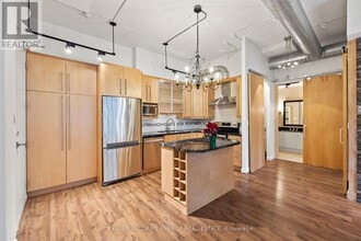 188 Eglinton Ave E in Toronto, ON - Building Photo - Building Photo