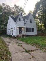 157 Halls Heights Ave in Youngstown, OH - Building Photo