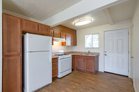 Jasmine Garden Apartments in Compton, CA - Building Photo - Interior Photo