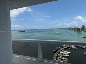 1717 N Bayshore Dr, Unit A-1734 in Miami, FL - Foto de edificio - Building Photo