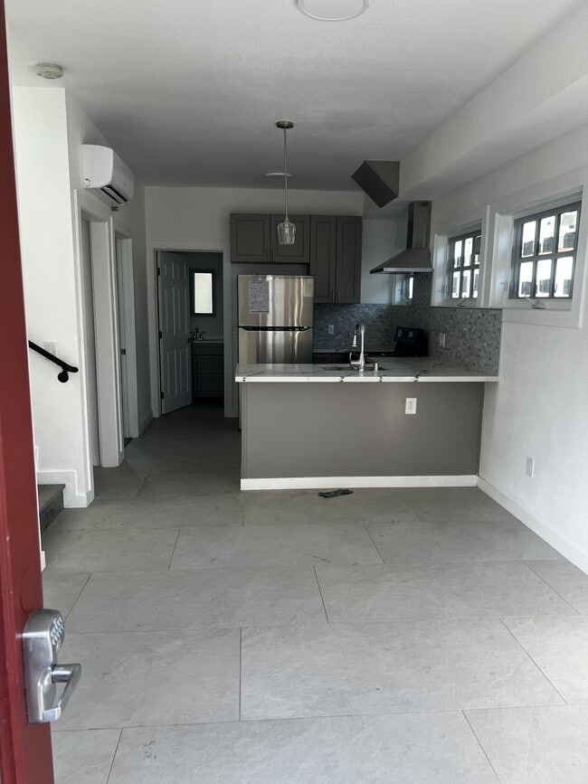 1511 W 28th St in Los Angeles, CA - Building Photo - Building Photo
