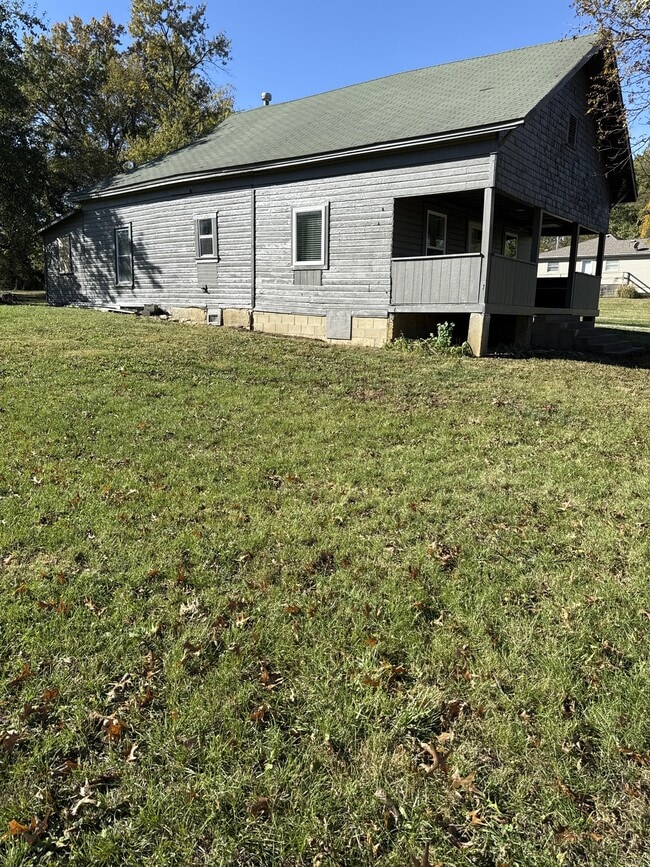 836 E 10th St in Ottawa, KS - Building Photo - Building Photo