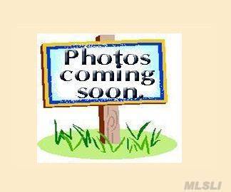 24 Poplar Pl in Bay Shore, NY - Building Photo