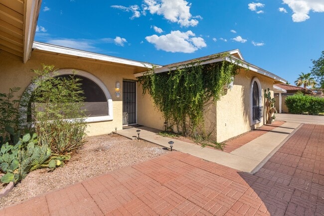 property at 533 E Deepdale Rd