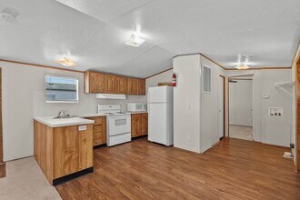 2012 St Thomas in Dickinson, TX - Building Photo - Building Photo