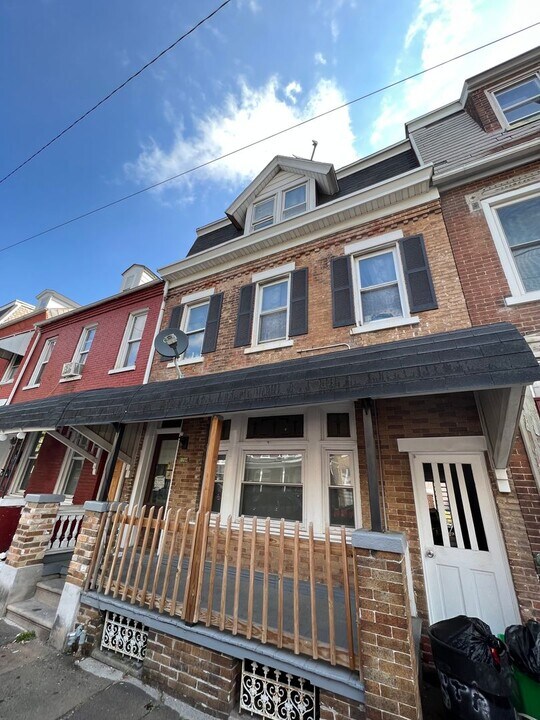 607 N Eighth St in Allentown, PA - Building Photo