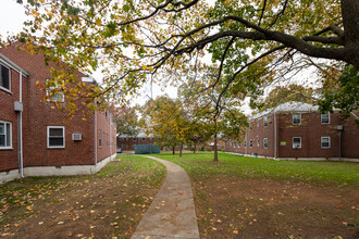 Glen Oaks Village II in Glen Oaks, NY - Building Photo - Building Photo