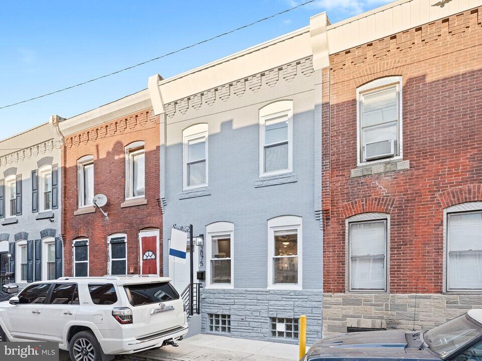 2075 Bellmore St in Philadelphia, PA - Building Photo