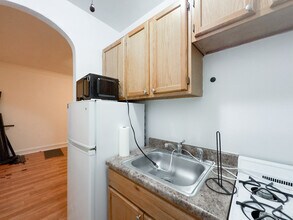 2536 N Sawyer Ave, Unit 503 in Chicago, IL - Building Photo - Building Photo