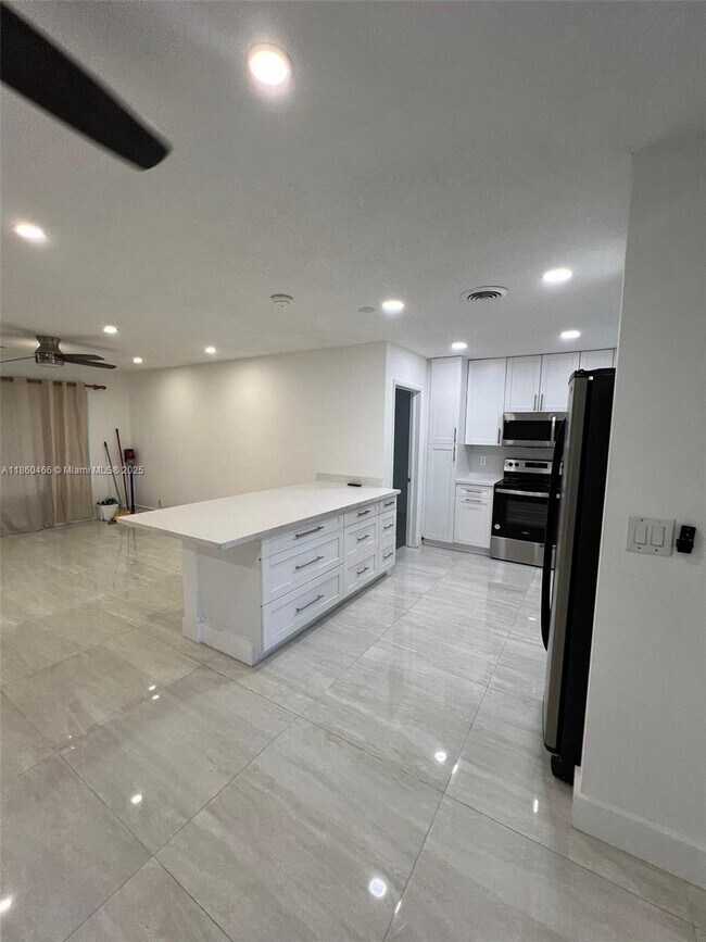 2015 N 32nd Ave in Hollywood, FL - Building Photo - Building Photo