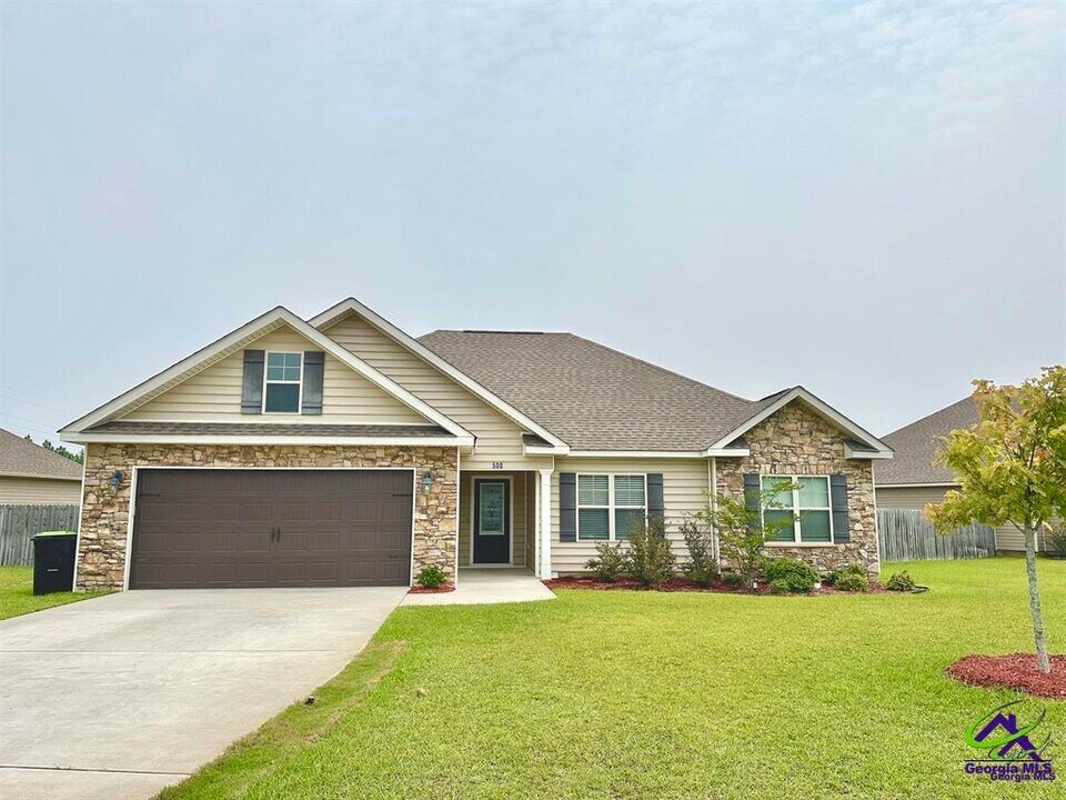 500 Charlestown Wy in Bonaire, GA - Building Photo