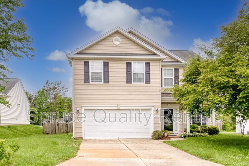 6201 Elderbush Dr in Greensboro, NC - Building Photo