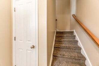 159 Birmingham Ln in North Salt Lake, UT - Foto de edificio - Building Photo