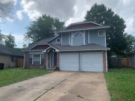 19426 Lake Hollow Ln in Houston, TX - Building Photo