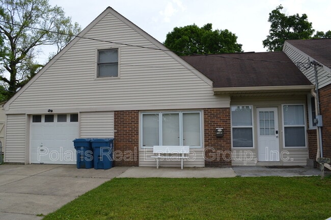 6057 Rosslyn Ave in Indianapolis, IN - Foto de edificio - Building Photo