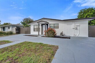 1960 SW 68th Way in Miramar, FL - Building Photo - Building Photo