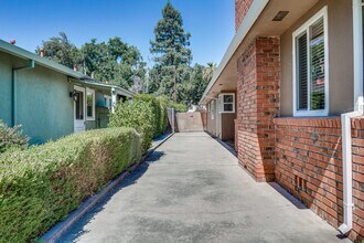 1111 Westwood Dr in San Jose, CA - Building Photo - Building Photo