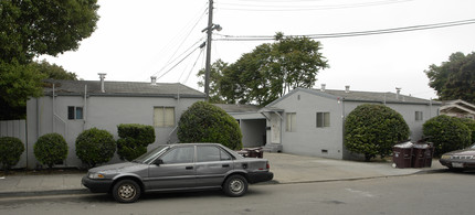 331-353 Smalley Ave in Hayward, CA - Building Photo - Building Photo