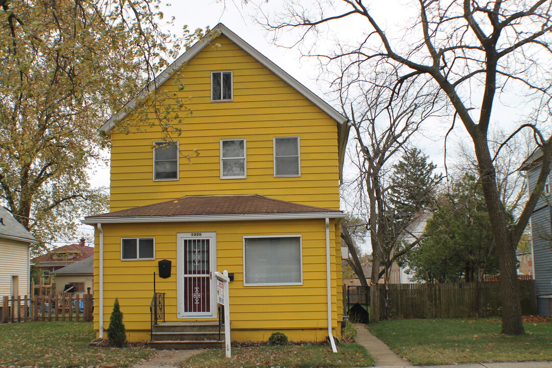 1225 Jackson St in North Chicago, IL - Building Photo