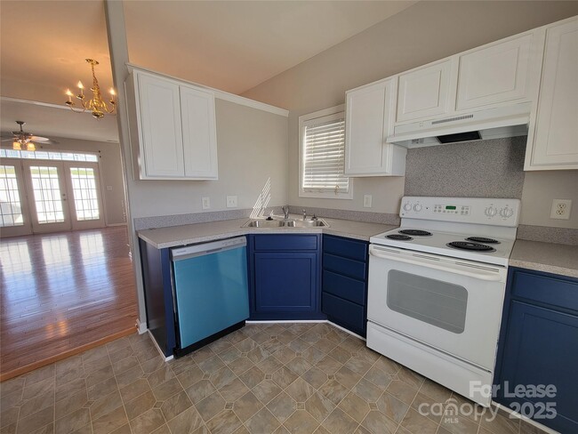 7844 Paper Birch Dr in Charlotte, NC - Building Photo - Building Photo