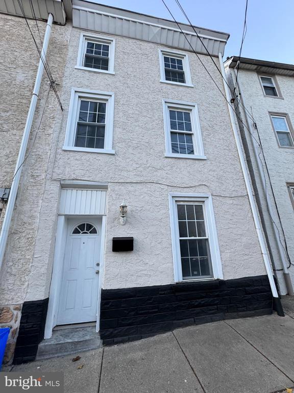 4728 Umbria St in Philadelphia, PA - Foto de edificio - Building Photo