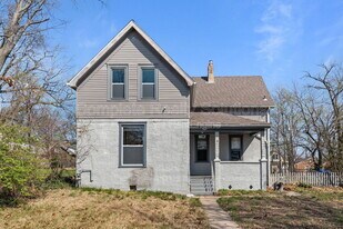 6811 Etzel Ave in University City, MO - Building Photo