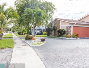 7480 NW 37th Ct in Lauderhill, FL - Building Photo - Building Photo