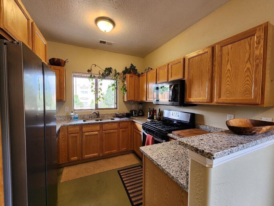 4028 Paseo del Sol in Santa Fe, NM - Building Photo