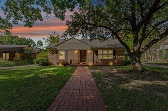 945 Sam Dealey Dr in Dallas, TX - Building Photo - Building Photo