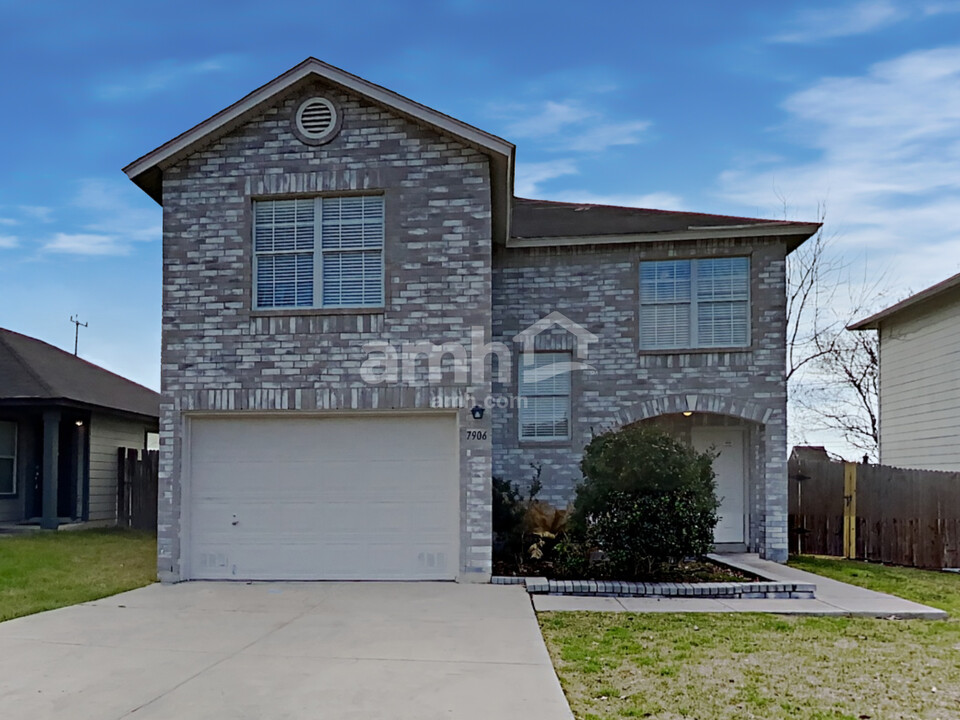 7906 Cortland Oak in San Antonio, TX - Building Photo