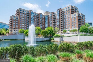 11800 Sunset Hills Rd in Reston, VA - Building Photo - Building Photo