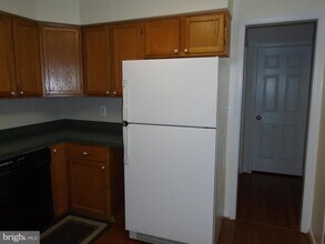 10205 Tanager Ln in Columbia, MD - Foto de edificio - Building Photo