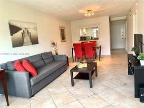 201 Galen Dr in Key Biscayne, FL - Building Photo - Building Photo