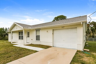 237 SW Pisces Terrace in Port St. Lucie, FL - Building Photo - Building Photo