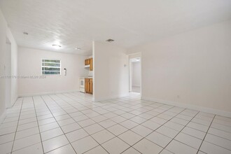 2439 Fletcher St in Hollywood, FL - Building Photo - Building Photo