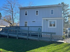 5 Longfellow Dr in Cape Elizabeth, ME - Foto de edificio - Building Photo