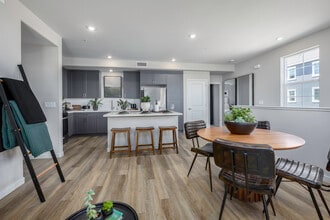 Atwell at Folsom Ranch in Folsom, CA - Foto de edificio - Interior Photo