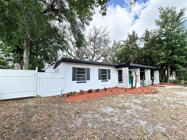 property at 906 San Domingo Rd